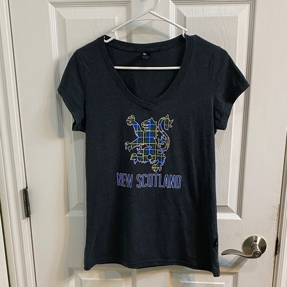 Ethica New Scotland Nova Scotia Women’s Fitted V Neck Tee Shirt Size Medium